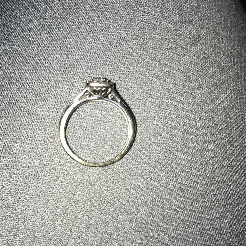 Ring - Picture 5 of 6